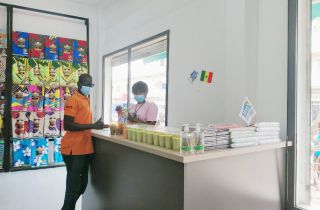 用心澆灌 締造服裝輔料王國 海外塞內加爾蠟布/連片店鋪正式開業