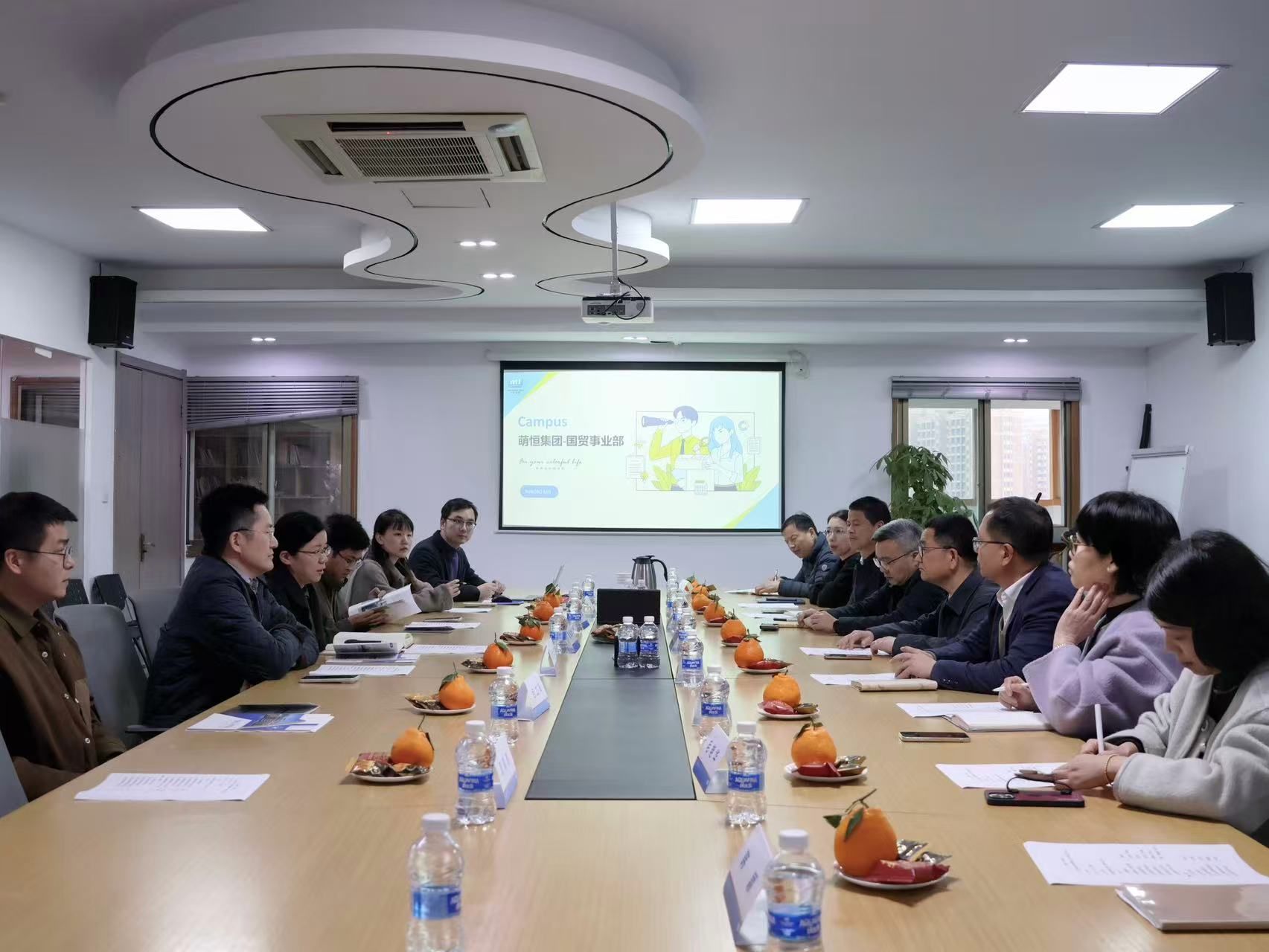 校企攜手 共育英才 | 浙江萬里學(xué)院校長林志華一行蒞臨萌恒交流指導(dǎo)